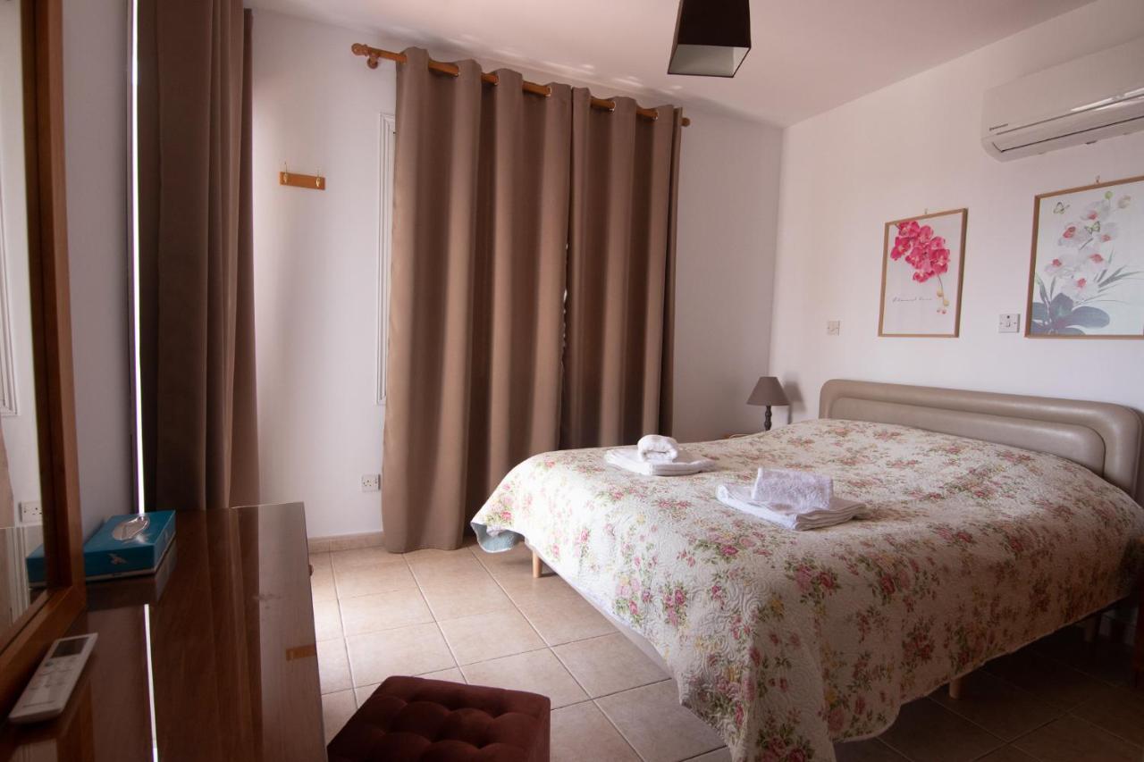 Amelia Two Bedroom Apartment - 202 Paphos ภายนอก รูปภาพ