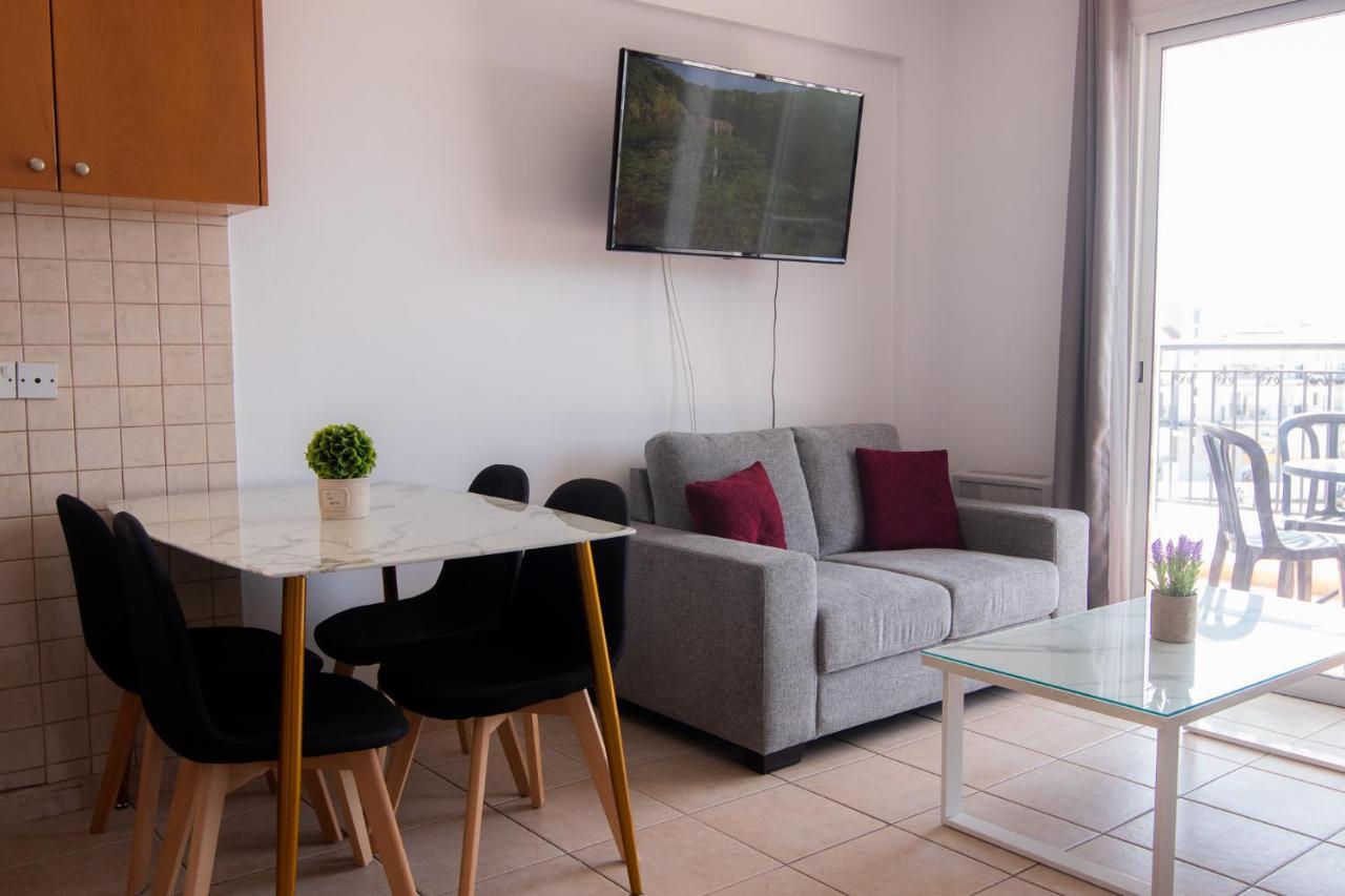 Amelia Two Bedroom Apartment - 202 Paphos ภายนอก รูปภาพ