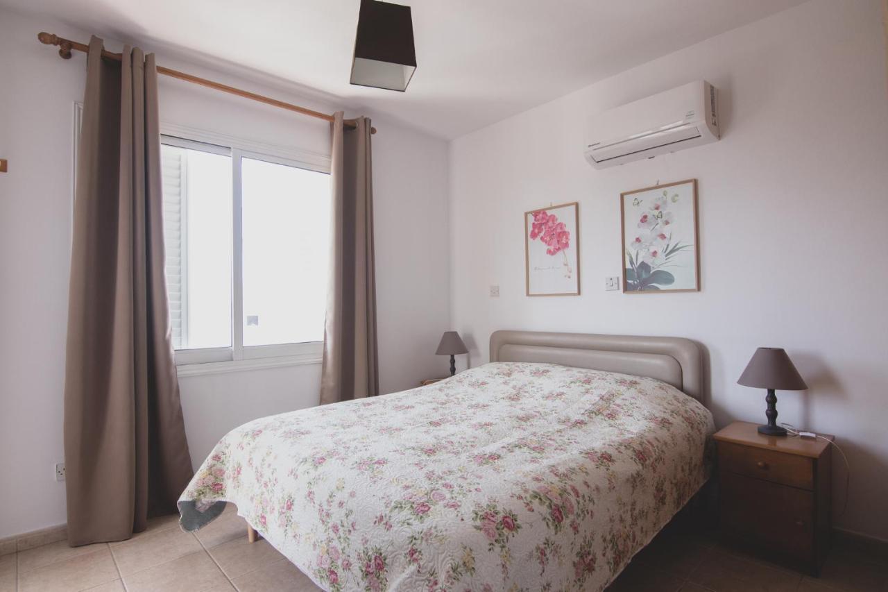Amelia Two Bedroom Apartment - 202 Paphos ภายนอก รูปภาพ