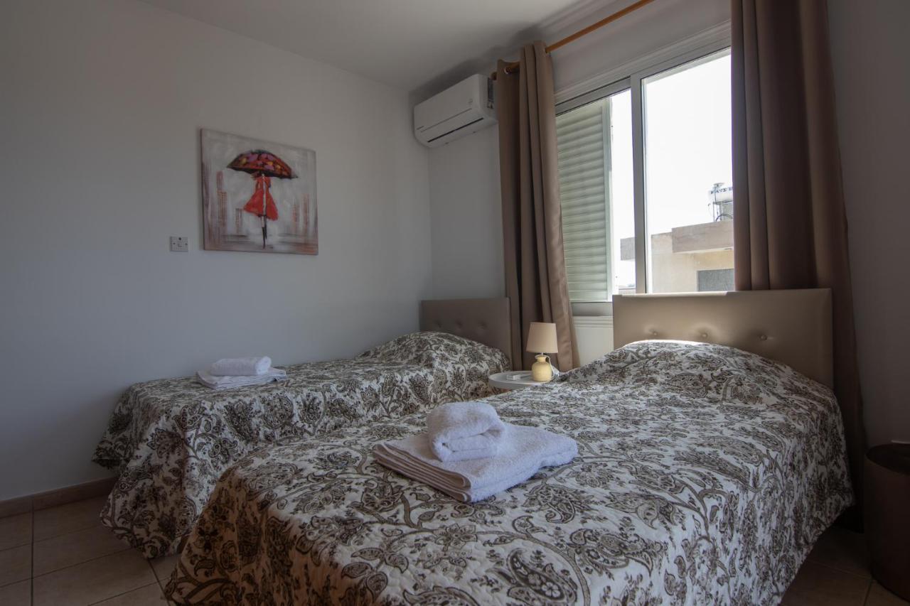 Amelia Two Bedroom Apartment - 202 Paphos ภายนอก รูปภาพ