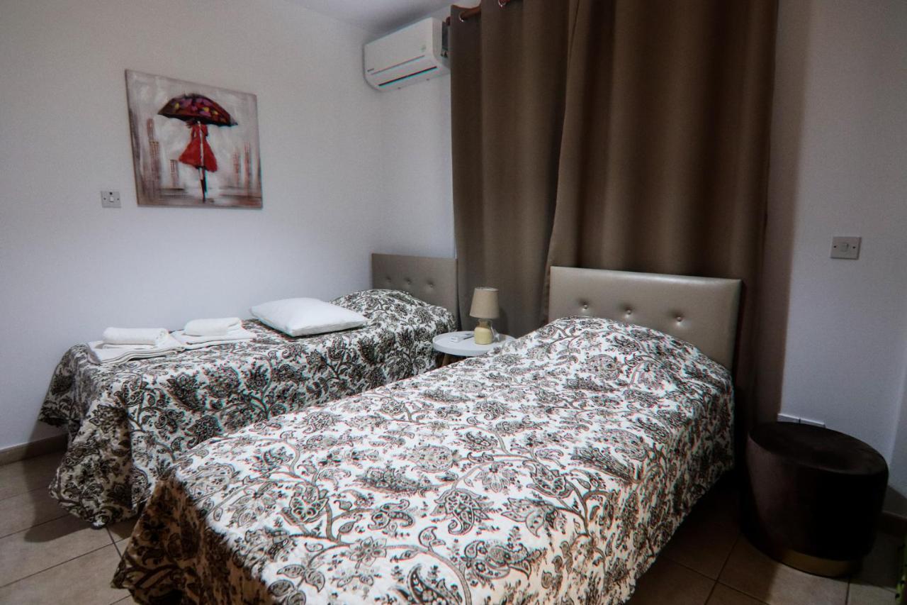 Amelia Two Bedroom Apartment - 202 Paphos ภายนอก รูปภาพ