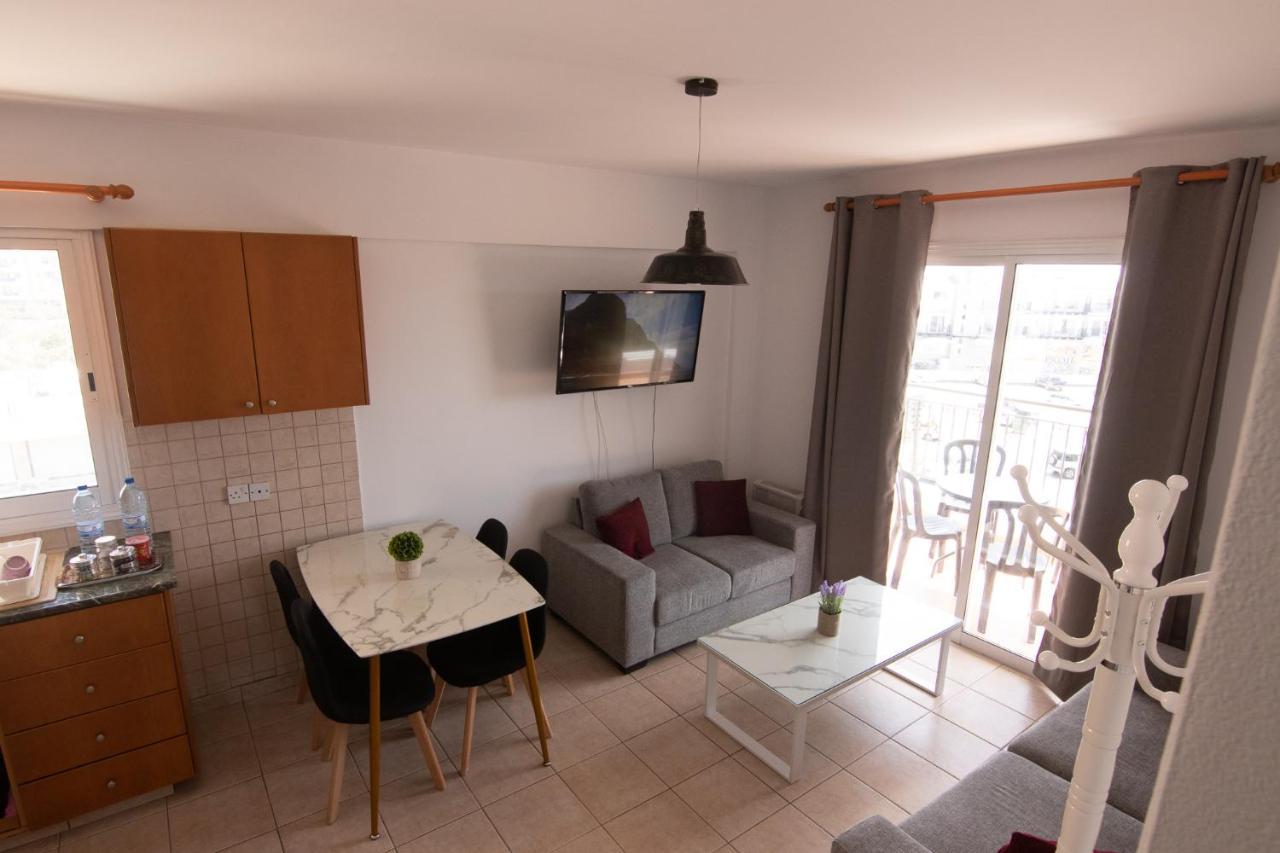 Amelia Two Bedroom Apartment - 202 Paphos ภายนอก รูปภาพ
