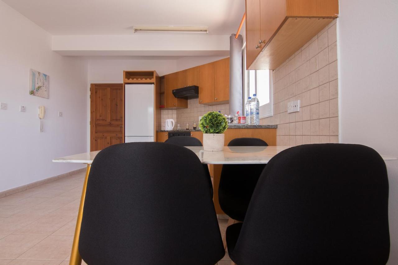 Amelia Two Bedroom Apartment - 202 Paphos ภายนอก รูปภาพ