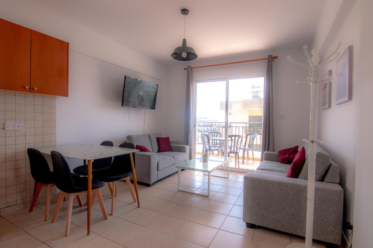 Amelia Two Bedroom Apartment - 202 Paphos ภายนอก รูปภาพ