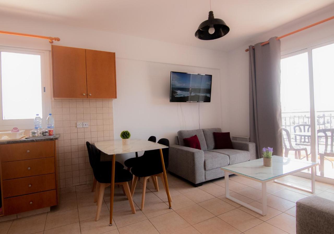 Amelia Two Bedroom Apartment - 202 Paphos ภายนอก รูปภาพ