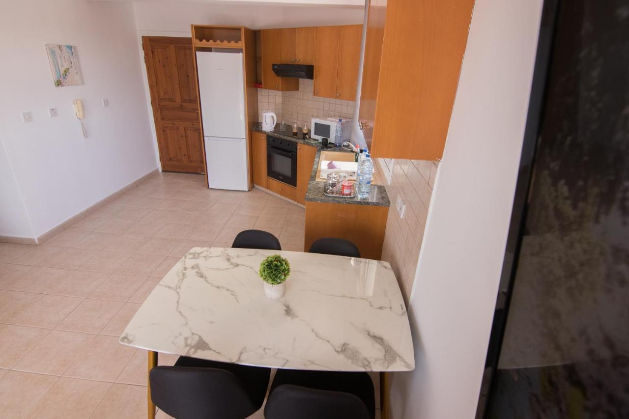 Amelia Two Bedroom Apartment - 202 Paphos ภายนอก รูปภาพ