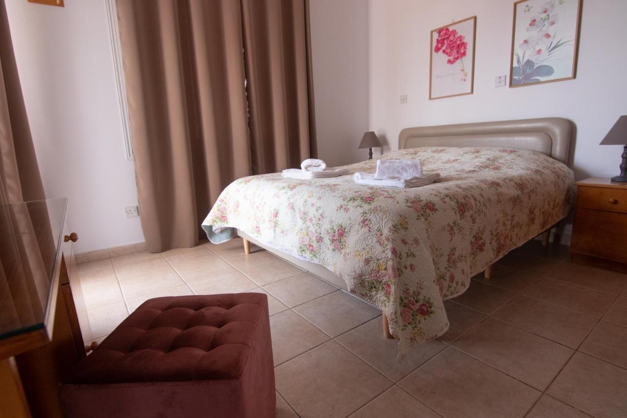 Amelia Two Bedroom Apartment - 202 Paphos ภายนอก รูปภาพ